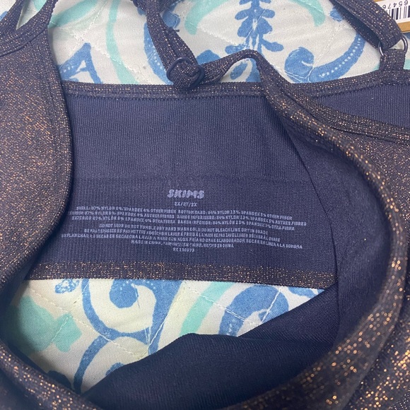 ⚡️SOLD OUT ON SKIMS⚡️ Soft Smoothing Shine Bralette, 2x, Eclipse - Picture 5 of 7